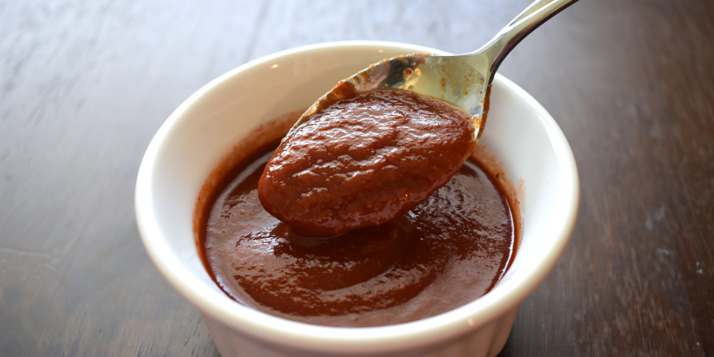 Easy Tangy Homemade BBQ Sauce (with no sweeteners)